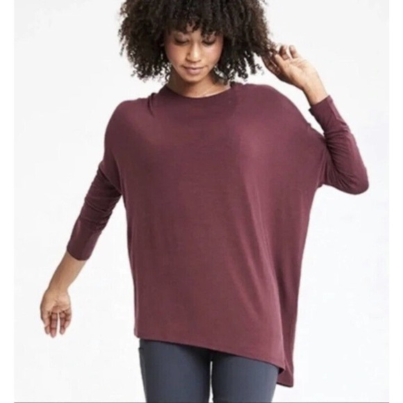 ✨2/$20 Athleta Cloudlight Asymmetrical Top Women's Small Auberge Maroon H13878 - Picture 3 of 9